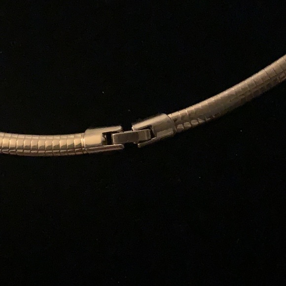 20in Gold Tone Omega Necklace - Picture 4 of 5